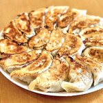 餃子屋つつむの餃子工房 - 焼き上がり
