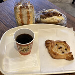 Boulangerie Riche - イートインコーナーあり  洋梨のデニッシュ¥216＋コーヒー(パン購入者は¥100)