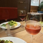 イタリアン & ワイン アドマーニ - スパークリングロゼとサングリア赤