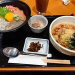 Kaisen Chaya Issen - 【2022.4.22(金)】日割り88ランチ(旬魚丼月見仕立＋冷したぬきそば＋漬物＋小鉢)880円