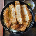 とんかつ ソースかつ丼 きらく - 上ソースカツ丼（260g）すごく分厚い