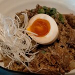 おちょぼ串 - 日替りの牛すじ煮込み丼