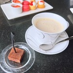 DINING & BAR TABLE 9 TOKYO - 