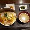 かつ丼 天下星 - 厚切りかつ丼1,280円、小鉢、お新香、味噌汁