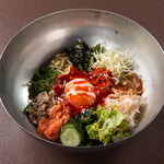 12种蔬菜和温泉鸡蛋的韩式拌饭