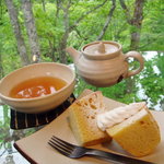 カフェ 崖の上 - 崖の上ケーキ　と　紅茶