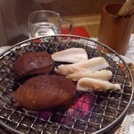 鳥勢 - しいたけと軟骨の七輪焼き