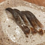 沖縄料理 ハレクニ - 突出しの炙り〆鯖！目の前で炙ってくれた