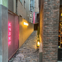 焼鳥 サイヒ - 気をつけて見ないと素通りしてしまう路地裏