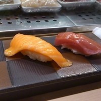 築地青空三代目 本店 - サーモンと中トロ
