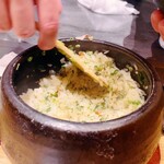 Yakiniku Akasaka Eitoman - ☆人気☆牛骨出汁で炊いたフォアグラ土鍋ご飯。