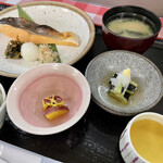 ぽぽぽ食堂 - 右下のは茶碗蒸し