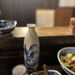 Tokubee Ekimaeten - 日本酒にスイッチ。ぬる燗で一献。これが似合う渋い年頃になってきた。