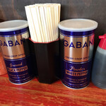 ラーメン二郎 - 卓上の調味料。