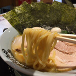 横浜家系ラーメン 剛麺家 - 写真じゃわかりにくいかも
太麺であります
