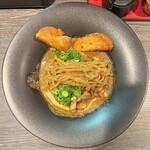 麺道 つよし - 平打ち縮れ太麺
