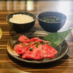 しげ吉 - カルビ+ご飯+スープ