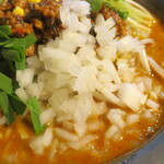 麺酒房 龍安 - 刻みタマネギ