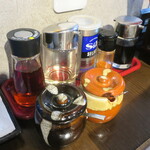 麺酒房 龍安 - 卓上調味料