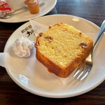 珈琲処 カラス - いちごと桜香るパウンドケーキ２５０円
