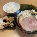 めんya 伊勢家 - 濃厚とんこつ塩ラーメン　※唐揚げ・ライスセット