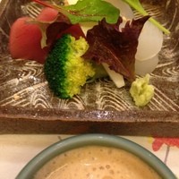 山玄茶 - マスカルポーネとポン酢のタレで頂く
                    お造りと野菜
