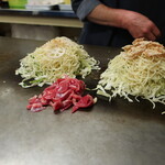 お好み焼き いけだ - 右：尾道焼