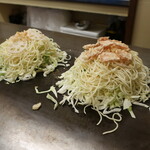 お好み焼き いけだ - 左：シーフード焼