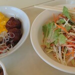 ホテルエコノ - サラダ、おかず