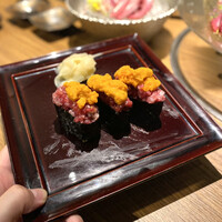 馬桜 銀座通り店 - ・ウニトロの軍艦巻き(3貫) 2,100円/税込