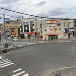 MASUYA MEAT＆CRAFT BEER - 飲み始め窓際テーブル席からの景色　4月17時頃