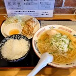 らーめん 紫龍 - 2022年4月　唐揚げセット（880円）