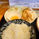 らーめん 紫龍 - 2022年4月　ライスと唐揚げ
