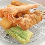 彦まる - 熱々の串揚げとビールが絶品です！【こだわりの名物大串揚げ】5本盛り合わせ900円