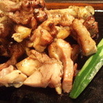 Satsumaji - 地鶏のモモ炭火焼　地鶏の本来の旨味　ビールにぴったり！