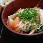 魚 野菜 酒 しゃばらむ - サーモン丼