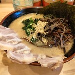横浜ラーメン 北村家 - チャーシュー麺きくらげ