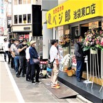 肉野菜炒め ベジ郎 池袋東口店 - 開店前行列