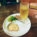 ラ・カント - アラカルト　フォアグラとナッツ　サラダとアップルサイダー