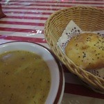 アセナ - アツアツの豆のスープ、エキメキ（自家製パン）