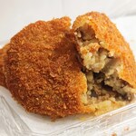 カネミ - 料理写真:カネ美の牛肉コロッケ2枚108円