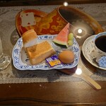 銀座珈琲 - 料理写真:コーヒー（モーニングサービス付き）500円
A:健康黒酢ジュースセット