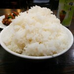 辣香坊 - 盛り良い白飯(大)は不可欠