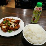 辣香坊 - 咕老肉(黒醋)と白飯(大)