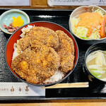 喜多呂 - カツ丼(程よい脂身がジューシーなモモ肉) セット ご飯を大盛り