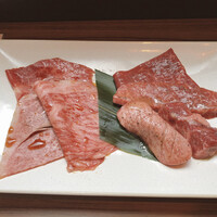 焼肉うしごろ 新宿三丁目店 - 