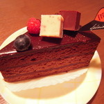 シェ・アオタニ - バレンタインにいただきました！チョコレートのショートケーキ・・2013年2月14日