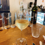 ビストロ カフェ デリ ポキナ369 - グラスワイン白