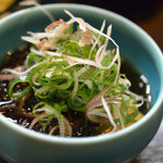 大納言本家 - お通し（もずく）