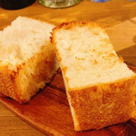 ビストロ カフェ デリ ポキナ369 - 自家製フォカッチャ